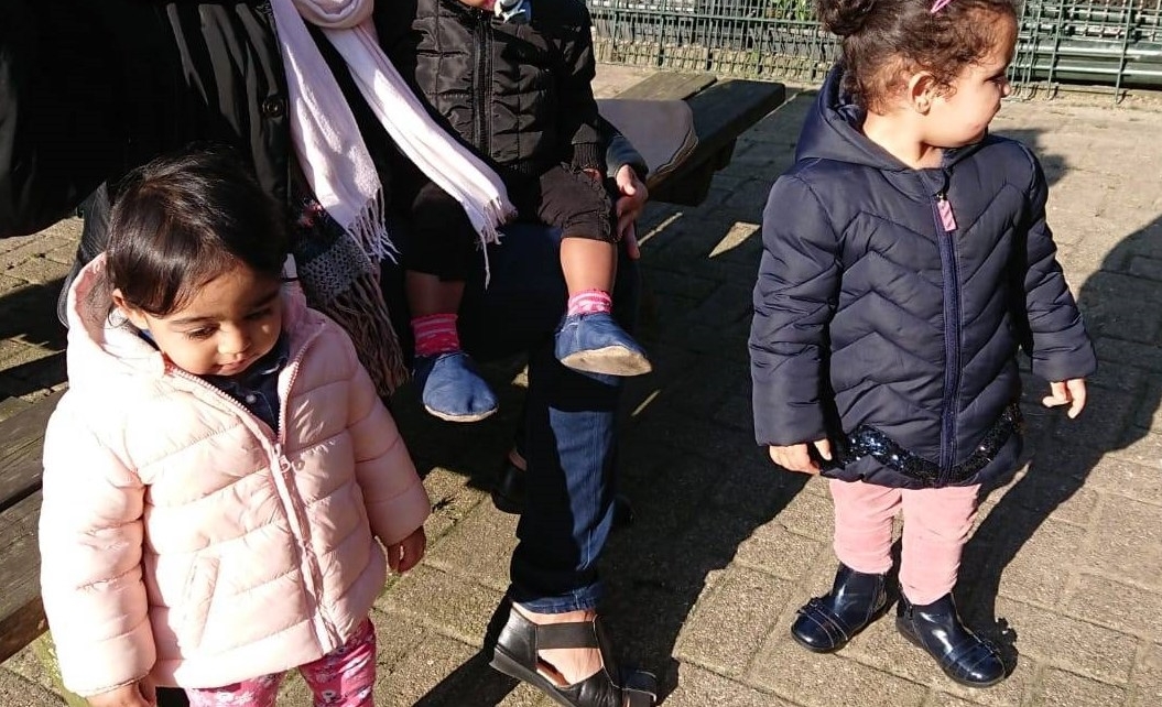 moederkloek met kids